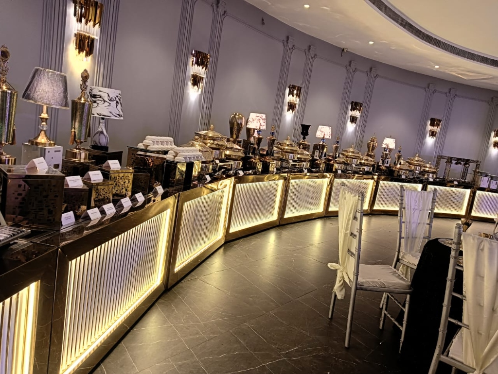 Curved Golden Buffet Setup & Royal Sconce Lamps