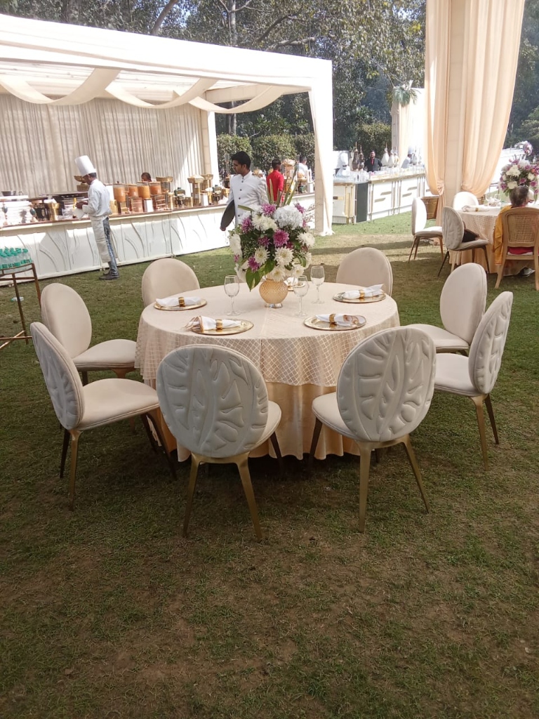 Luxury Round Guest Dining & Leaf Carved Seating